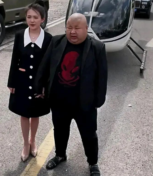 网红狗老师减重20斤后各项指标恢复正常眼睛变大一圈