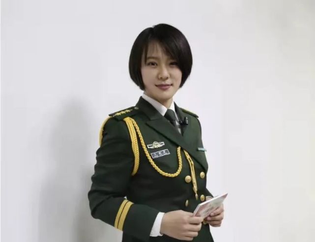 在成为一名基层派出所民警前,王骁璇曾是一名军人.