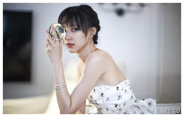 承认未婚当爸1年后华晨宇绯闻女友身份曝光2人疑似共度两晚