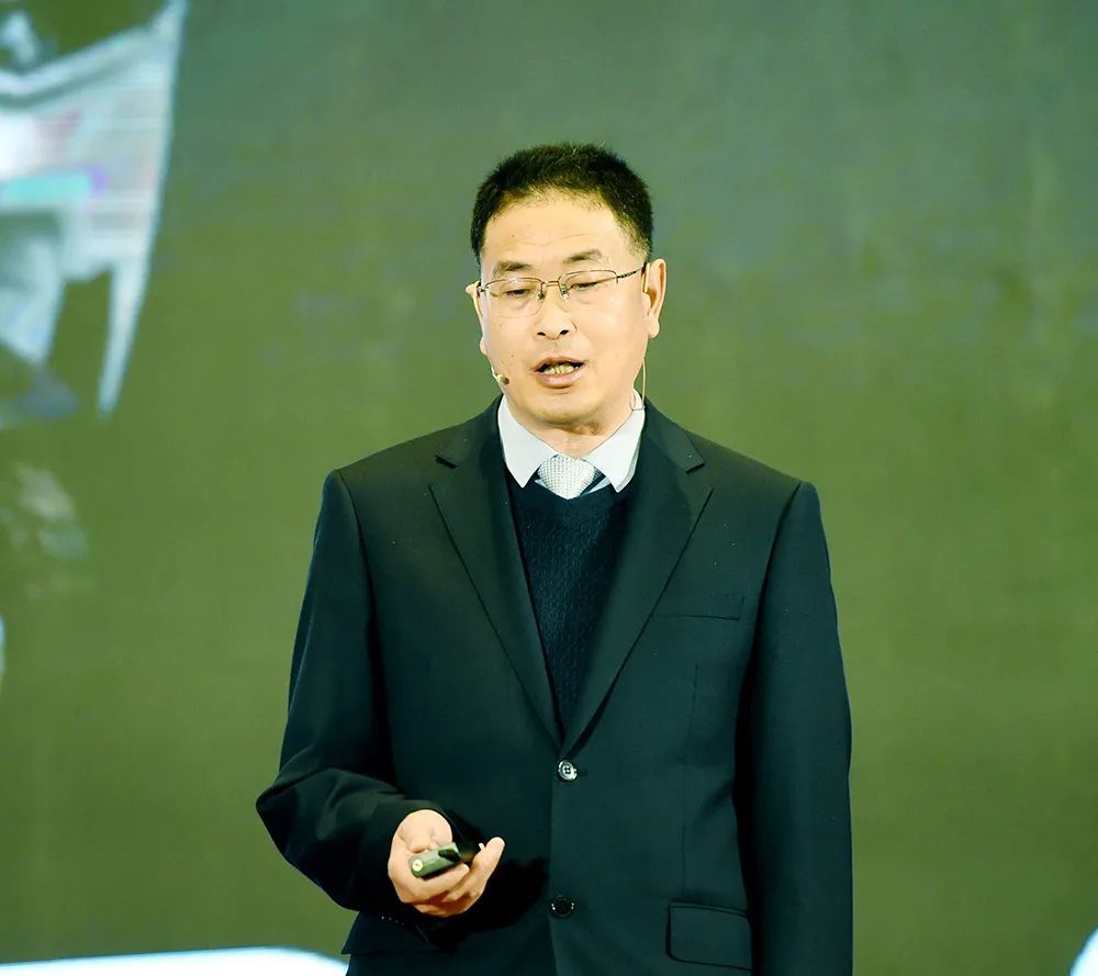 公司副总经理胡凡晓先生进行了客车新品及核心技术发布,详细介绍了