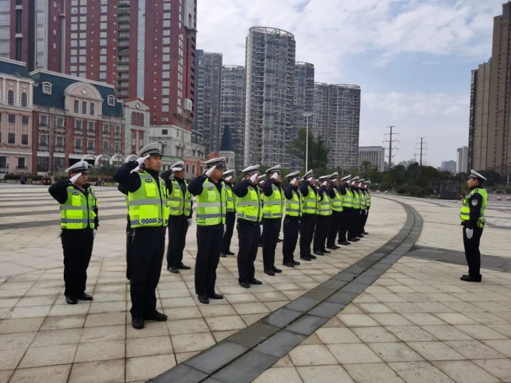 警察礼仪南昌交警打造文明警队新形象