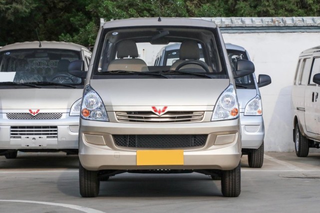 中置后驱带侧滑门能载人可拉货407万的五菱荣光值得买吗