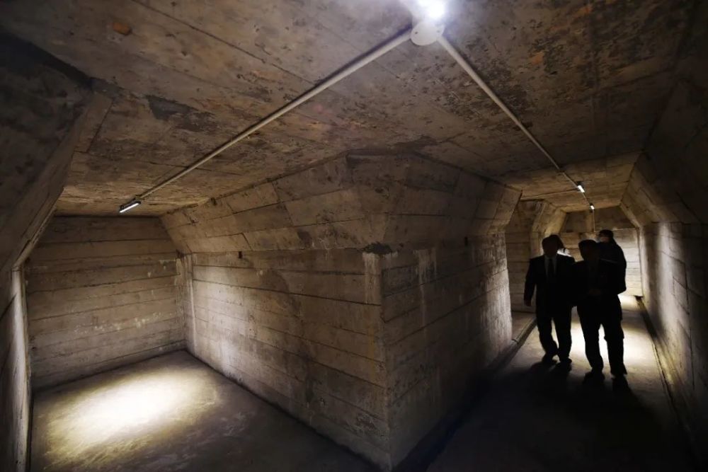 北京双清别墅防空洞,图自视觉中国距离市区较近的防空洞夏天常常开放