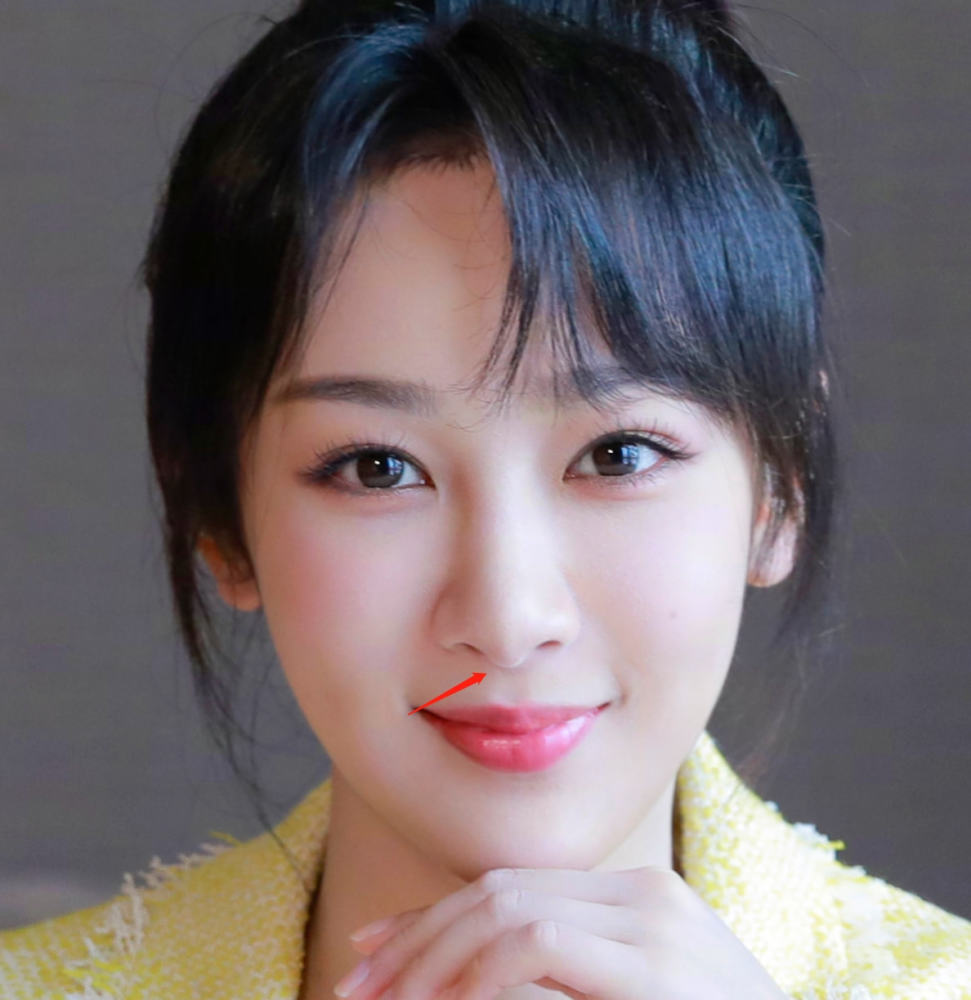 杨紫年后首次公开亮相山根粗壮法令纹抢镜自曝要进组拍新剧了