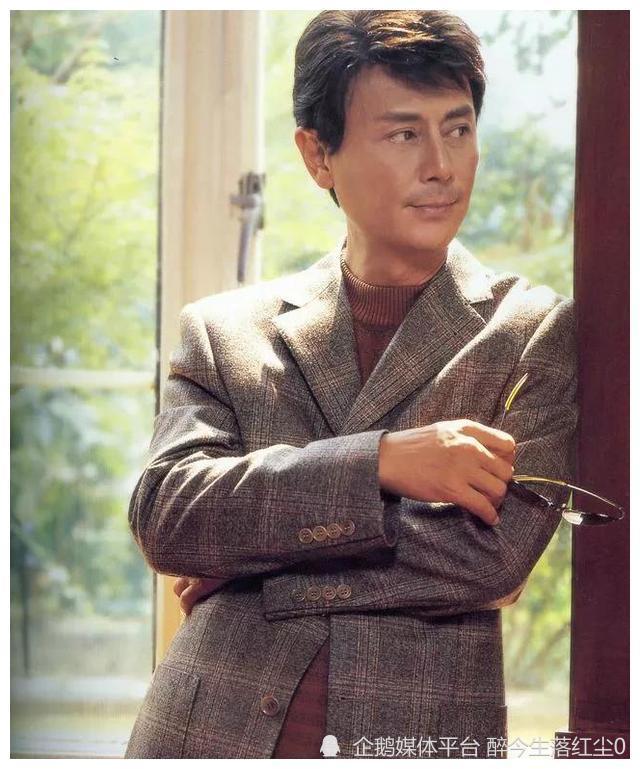 实际上,刘德凯是一个多情且充满争议的男人,他经历过五段感情两段婚姻