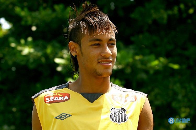 2009年的今天19岁的内马尔为桑托斯完成首秀