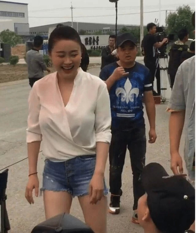 赵本山最美女徒弟关婷娜,多年旧照曝光,难怪被重点培养_腾讯网