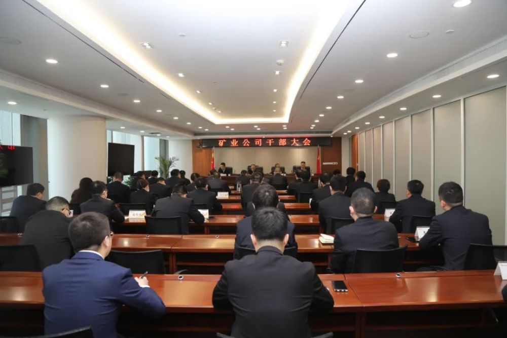 庞铁力,崔颖凯,王学庆,何文渊为油田党委常委;通过中共大庆油田第八届