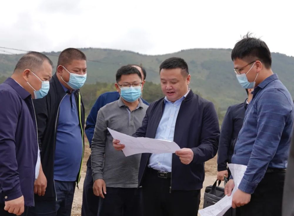 县领导张秀芳,梁熙,傅其参加调研.