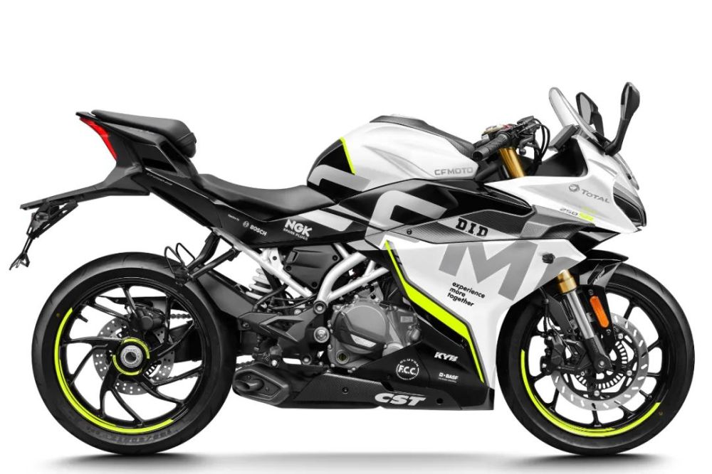 春风发布单摇臂250sr赛道版my22,售价21980元_腾讯新闻