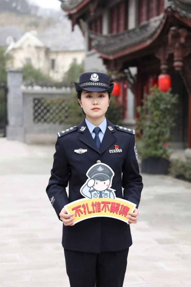 新津公安最美女神节穿汉服显柔情穿警服守平安