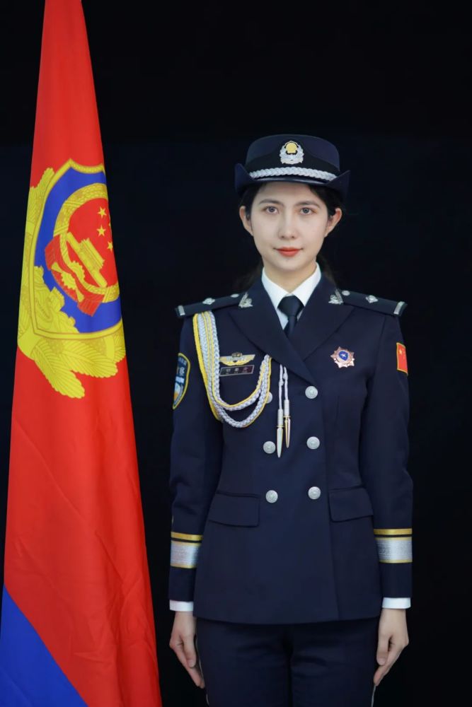 警察秉承人民至上的理念一生荣耀只为守护人民平安幸福关注瑞昌城市