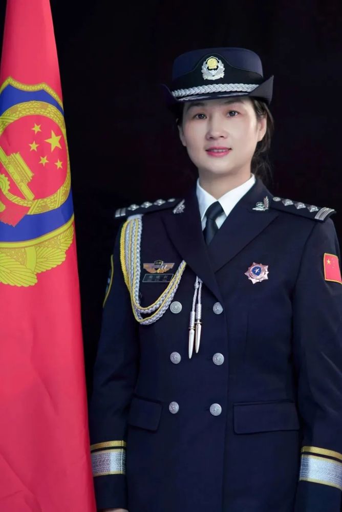 当警花遇上警礼服最美警色亮相瑞昌