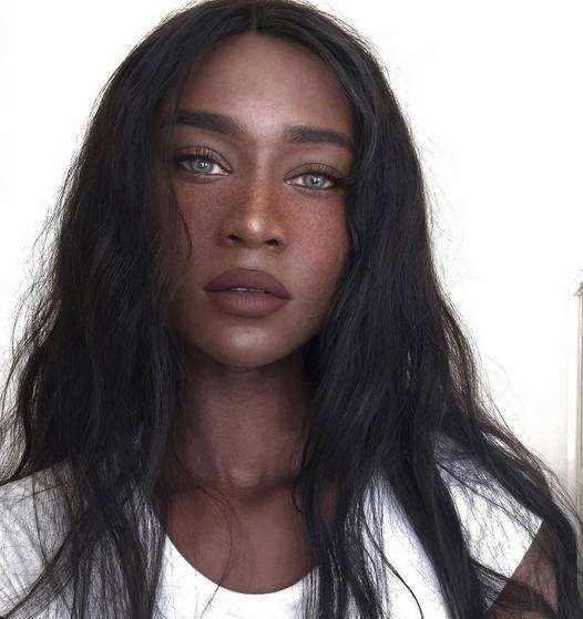 国外20岁女孩沉迷于美黑,网友好心劝其适可而止,但