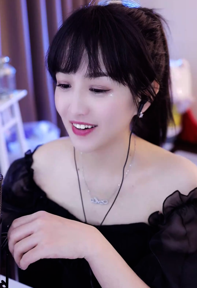 文儿封禁小白龙"一周起步",不封就参加年度晚会,平台妥协让步