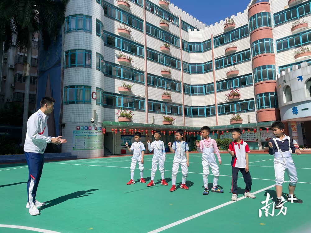 全运会冠军教击剑广州黄埔这所小学提供41门选修课