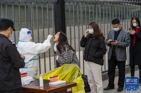 西安:核酸检测有序进行