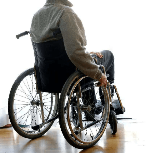 小脑萎缩早中晚期症状一,初期小脑萎缩的症状:1,小脑萎缩患者走路犹如