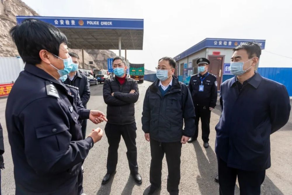 李建文深入沿黄公路疫情防控检查站督导调研