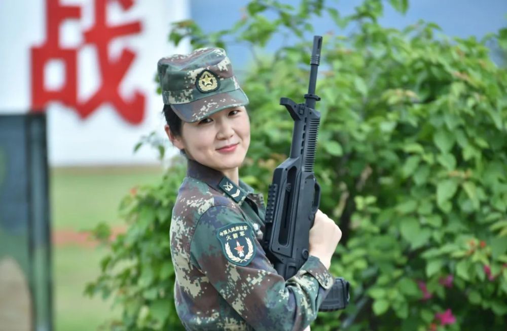 我身边的硬核导弹女兵|了不起的她们!_腾讯新闻