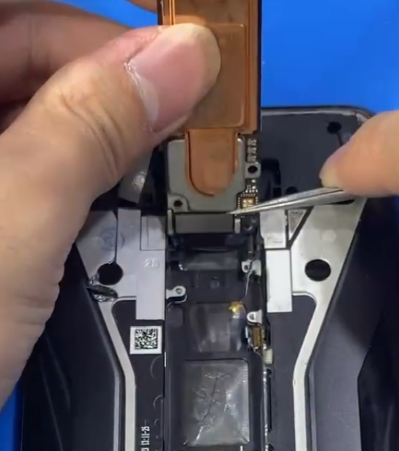 黑鲨3s被游戏打败了