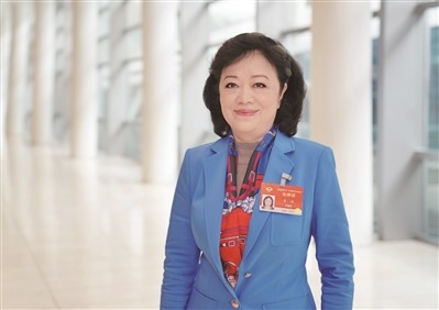 全国政协委员民进广东省委会副主委黄玲建议进一步规范住院护工管理