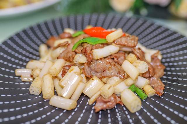 酸藕尖炒牛肉野生灵芝水鸭汤从化作为广州市的后花园,这里的环境还是