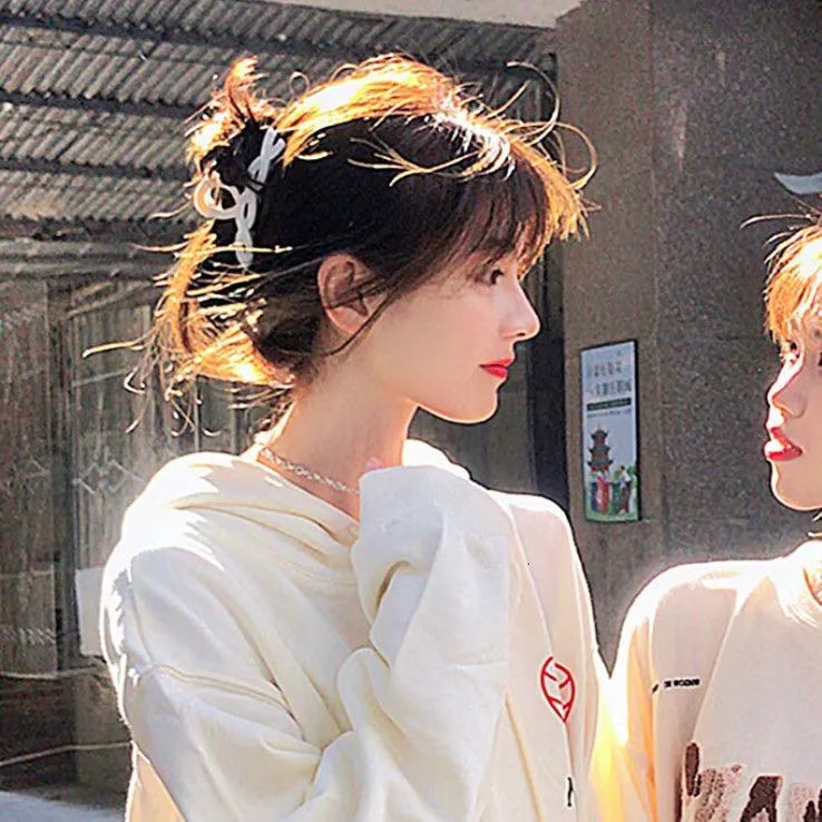 的女孩子我们是没有钻戒的爱情闺蜜头像@睡前伴你夜听@睡前伴你夜听