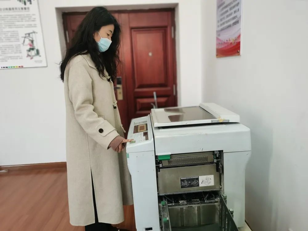 油印等服务学校文印室为全校师生提供保障学校教学工作有序开展她们