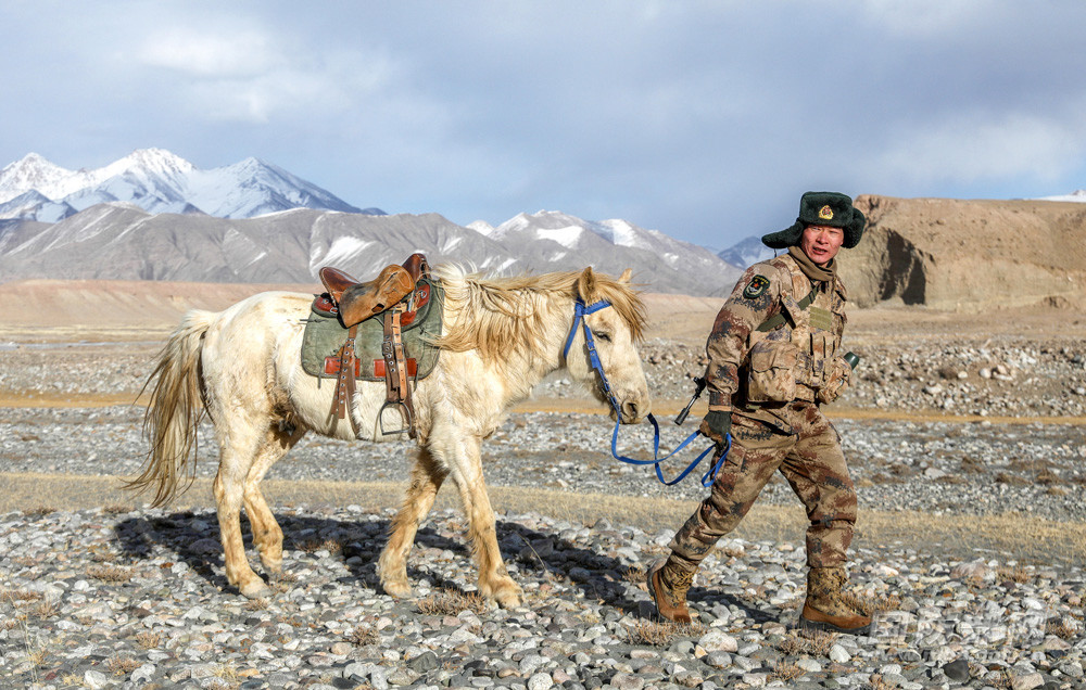 姬文志 摄萧萧战马踏边关.姬文志 摄来源:国防部网作者:姬文志