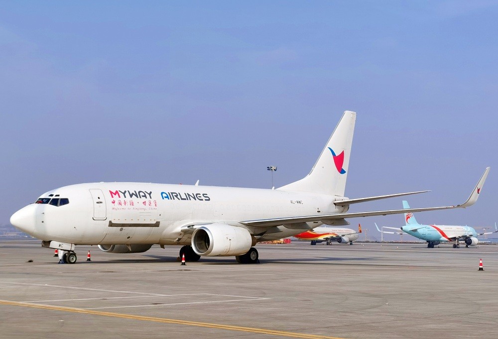 中国新疆甘泉堡号货运飞机首航