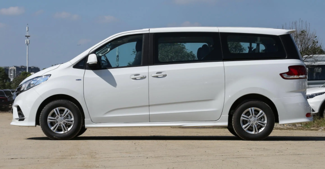 上汽新款商务车长5168mm大7座设计20t引擎独立座椅14万