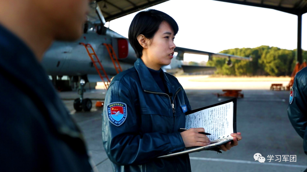 全国人大代表张潇加强飞行员队伍建设