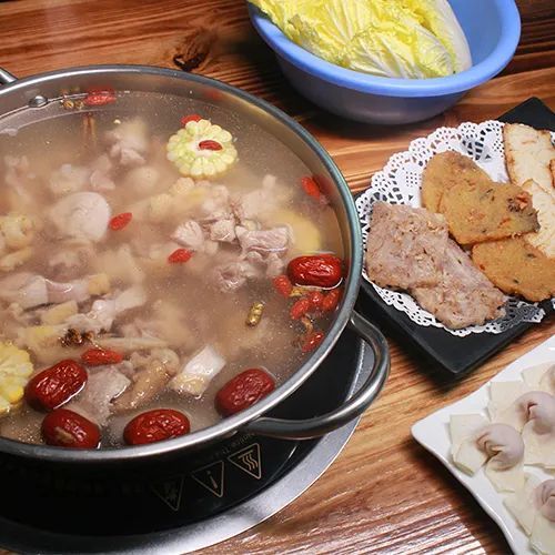 汤鲜料足的药膳鸡火锅,简直是潮汕人的深夜食堂!