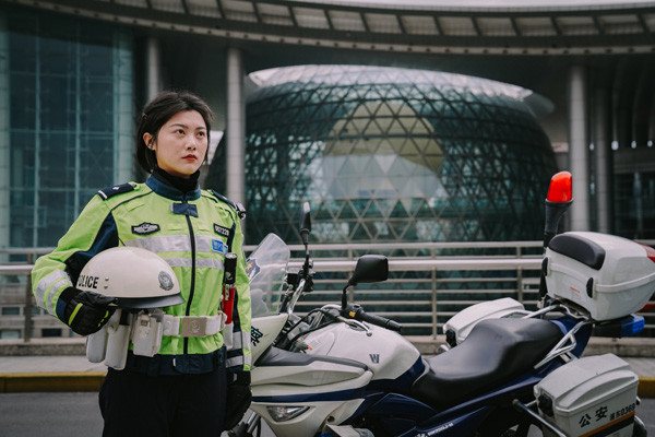 浦东女交警图片