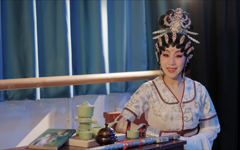 三八节晚会香港粤剧名伶谢晓莹献唱致敬内地援港抗疫人员