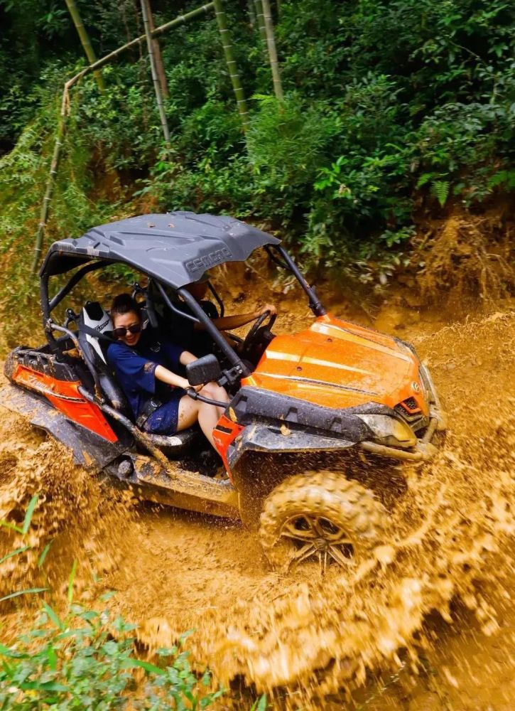 不论有没有路utv天生属于野外国内很多玩家都叫它全地形车按住画面