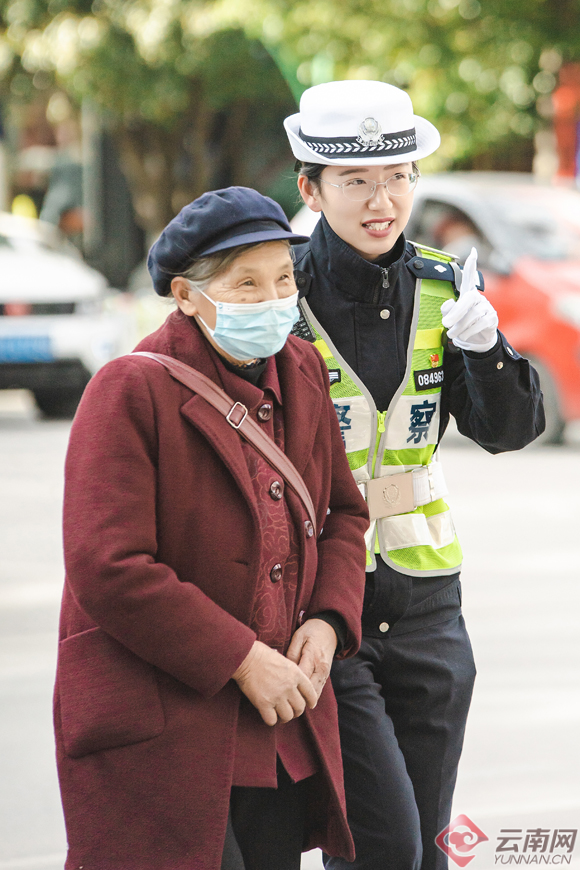 三八节丨你好,云南女交警!