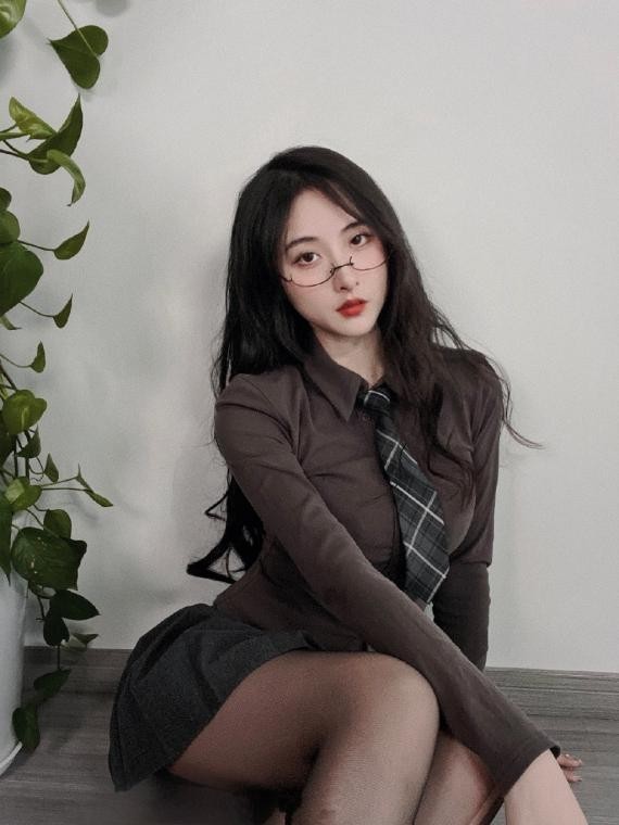 但其实鼓鼓除了语气比较可爱以外,在身材方面却一点