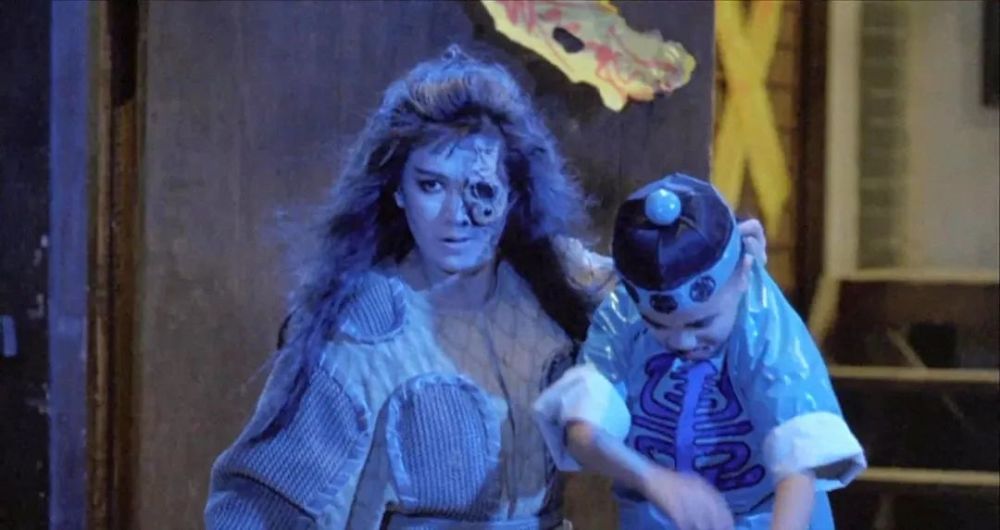 港片两大鬼后王小凤王玉环,既能演艳鬼,又能演法师,扮鬼捉鬼样样行