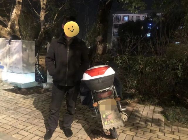 梁某驾驶一辆车牌号为赣g08*3的帅雅牌普通二轮摩托车行驶至德安县