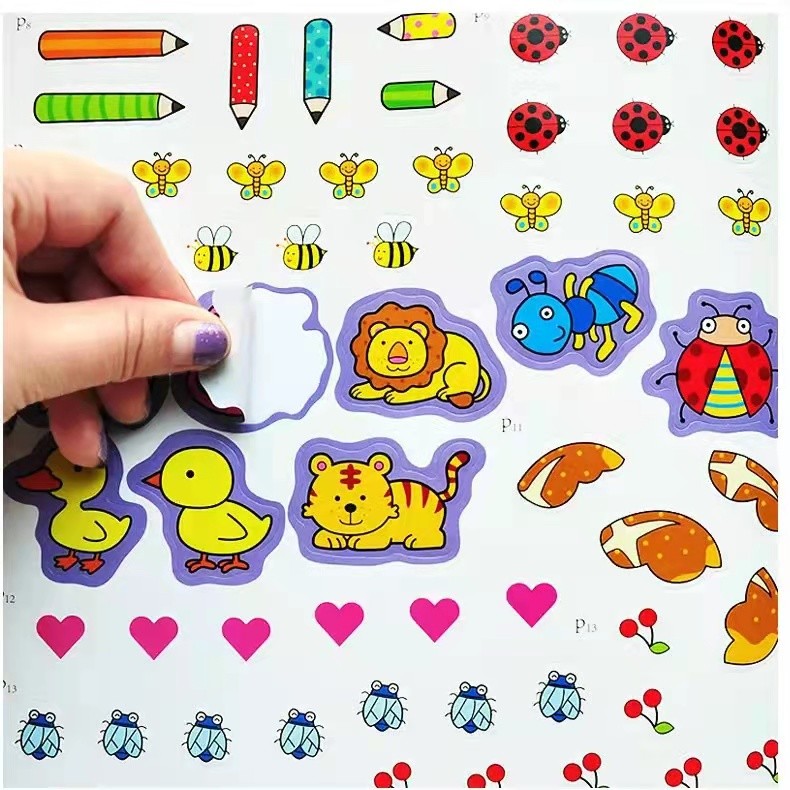 单亲妈妈天天带4岁女儿玩贴纸孩子超强专注力让老师连连称赞