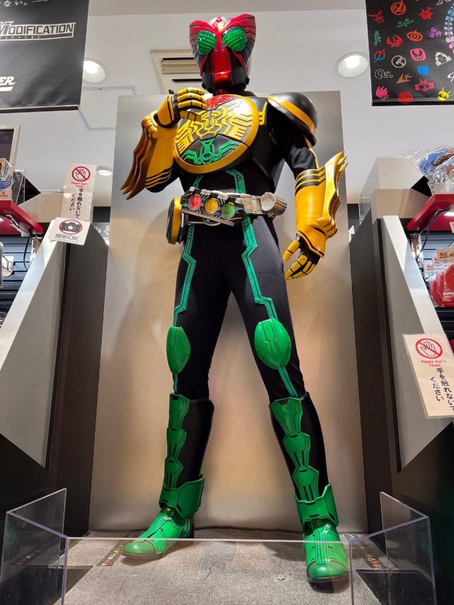 假面骑士官方主题店更换ooo立像映司的专属底裤被改造成了口罩