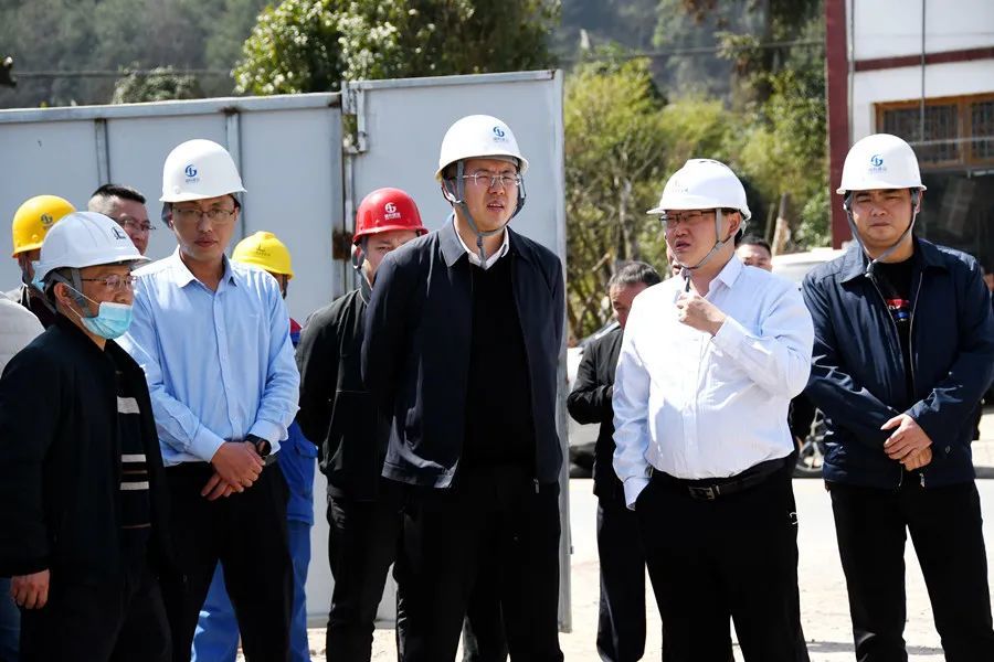 余庆县长贾旭东调研安全生产工作并开展巡河巡林活动