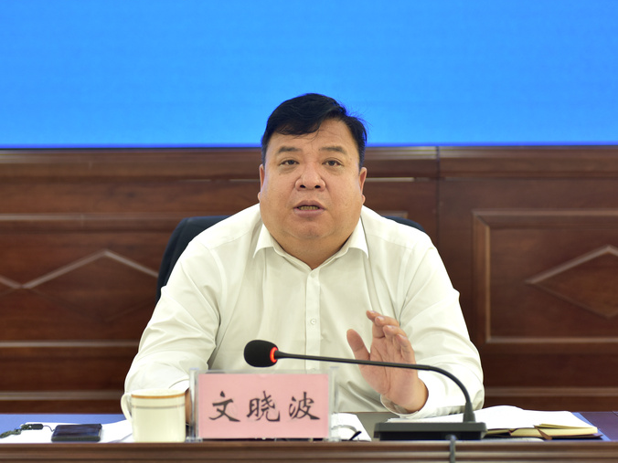 文晓波强调,乡村振兴示范村建设,干部要动起来,群众