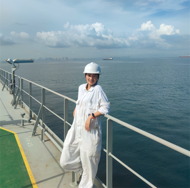 今天走近一位又飒又美的女船员张三岁