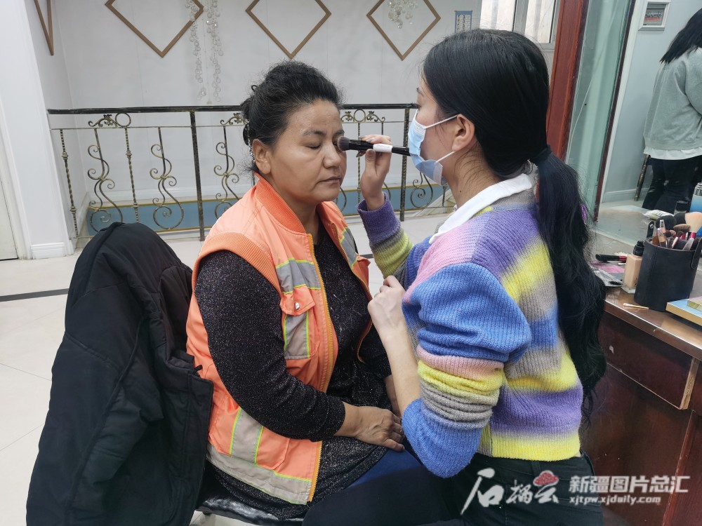 在乌鲁木齐市自然资源局驻天山区胜利路片区新东街社区"访惠聚"工作队