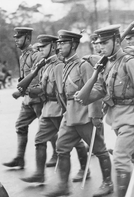 却坚决反对侵华战争和天皇制,还被右翼骚扰|日军|日本军队|昭和天皇
