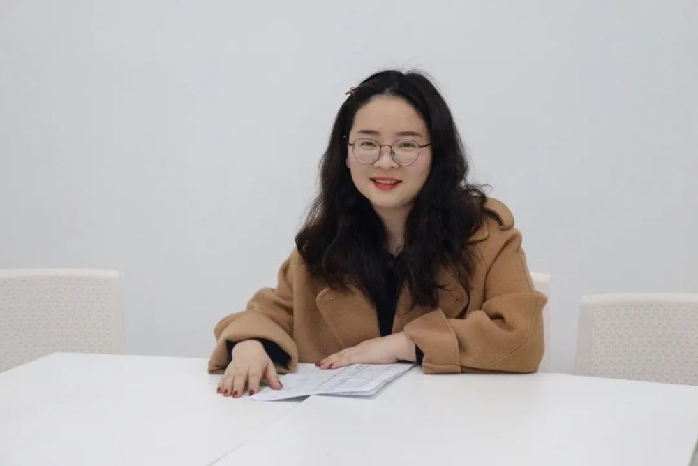 会议伊始,倪玲老师对本学期人文系学生组织接下来的工作做了详细阐述.