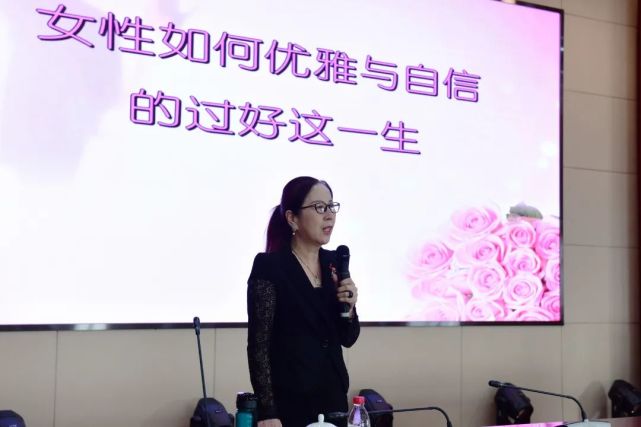 中科院心理研究所临床心理学博士,著名心理专家,家庭教育专家王颖应邀